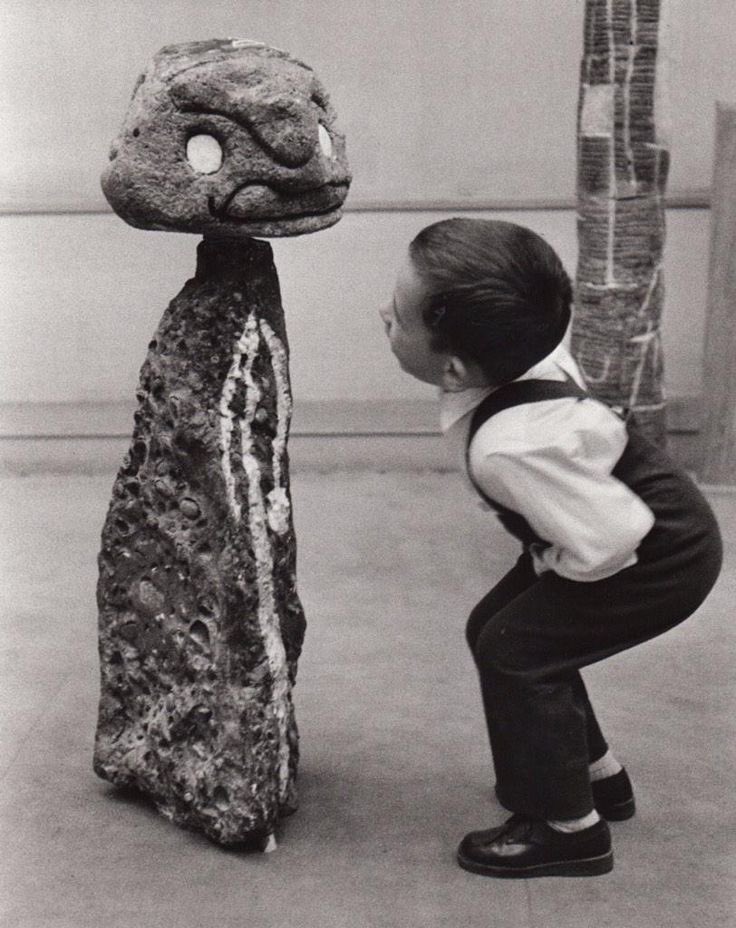 Little boy looking at a work of Joan Miró by Sabine Weiss