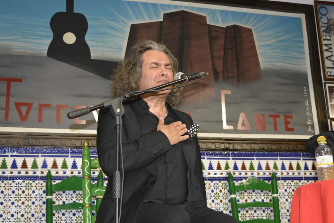 MijasCom's tweet image. también de Sevilla; y Manuel Campos, de Algeciras. Todos acompañados siempre a la guitarra de Carlos Haro. Los finalistas actuarán a finales de junio y se dará a conocer al ganador.

#Cultura #Cantaor #Música