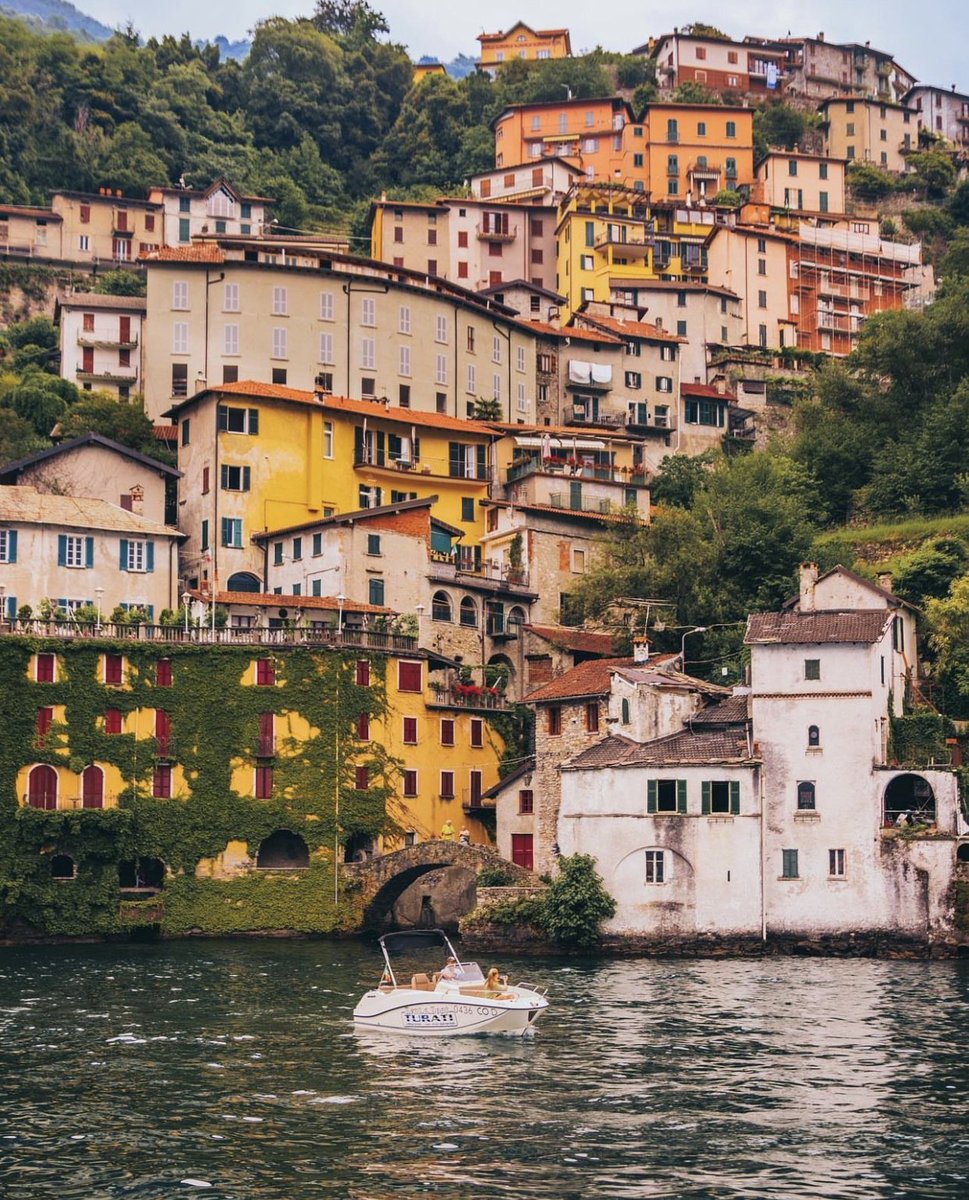 Lake Como, Italy 🇮🇹💛 📸: travelwithveronicca