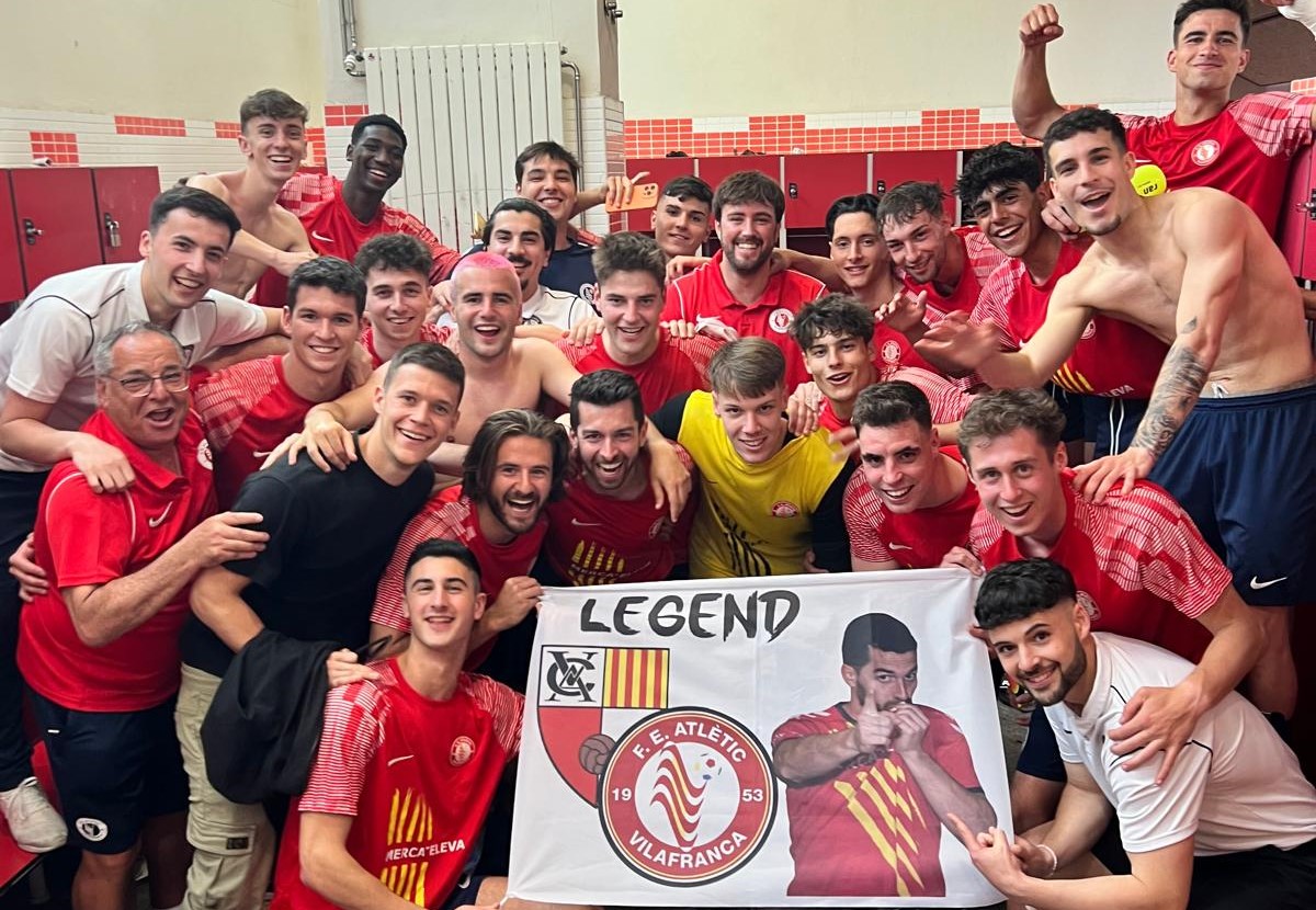 el3devuit's tweet photo. FUTBOL I El granadenc Eric Roca disputa el seu últim partit a les files de l'Atlètic Vilafranca. L'històric jugador ha decidit penjar les botes havent aconseguit el gran objectiu de la permanència del seu equip a Primera Catalana https://t.co/dW9veaEdxS