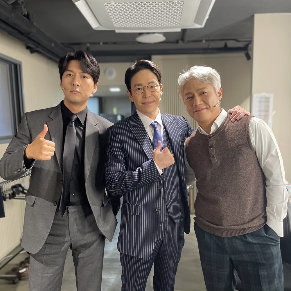 [#연극_아트] 마지막 공연 사진◻️

#엄기준 세르주, #이필모 마크, #박호산 이반의
마지막 공연까지 함께해주신
관객분들께 감사의 말씀드립니다.

𝟮𝟬𝟮𝟰.𝟮.𝟭𝟯 - 𝟱.𝟭𝟮 <𝐴𝑅𝑇>
링크아트센터 벅스홀

#연극 #아트 #더블케이엔터테인먼트