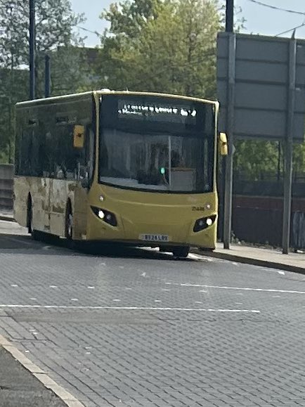 SomeCrazy97's tweet photo. 52 about to return to failsworth https://t.co/6qoAU3ZNkY