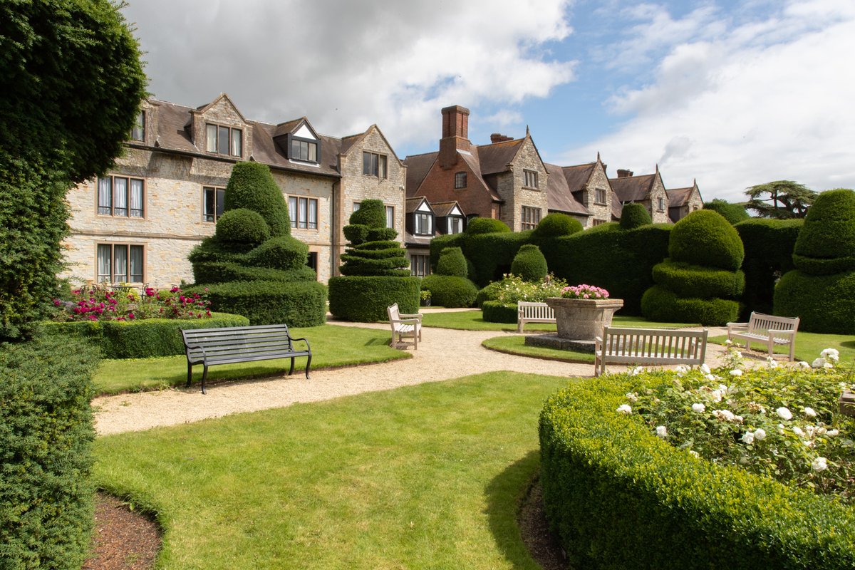 Step into a realm of timeless beauty this #WorldTopiaryDay! 🌳

#BillesleyManor is home to one of England's finest Topiary Gardens, adorned with over 120 years of history.

It's a sanctuary of sculpted greenery waiting to be explored. ✨