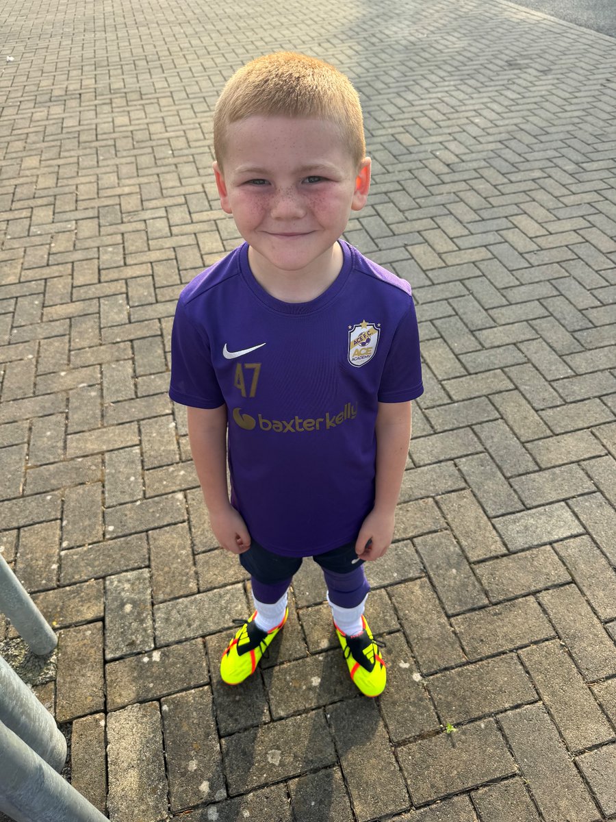 EllensDaniel's tweet photo. Fresh boots for the lad ❤️⚽️💥 https://t.co/FBCv3U6c3A