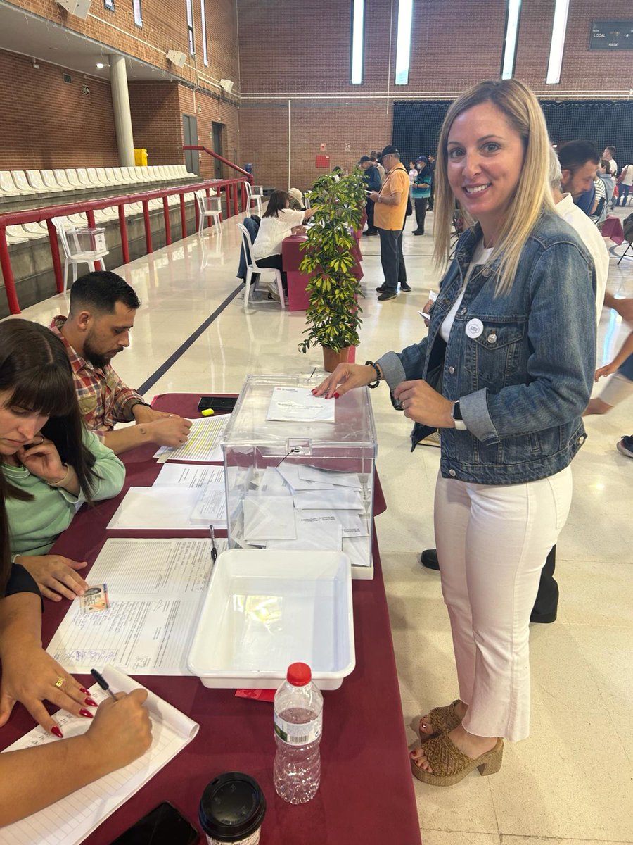 .<a href="/EserranoA/">Estefania Serrano</a>, membre del comitè directiu d'<a href="/UnitsCat/">Units per Avançar</a> i candidata per #Tarragona de <a href="/socialistes_cat/">Socialistes PSC/❤</a> i #UnitsPerAvançar ha votat a La Pobla de Mafumet. Eleccions al <a href="/parlamentcat/">Parlament de Catalunya</a> #12M