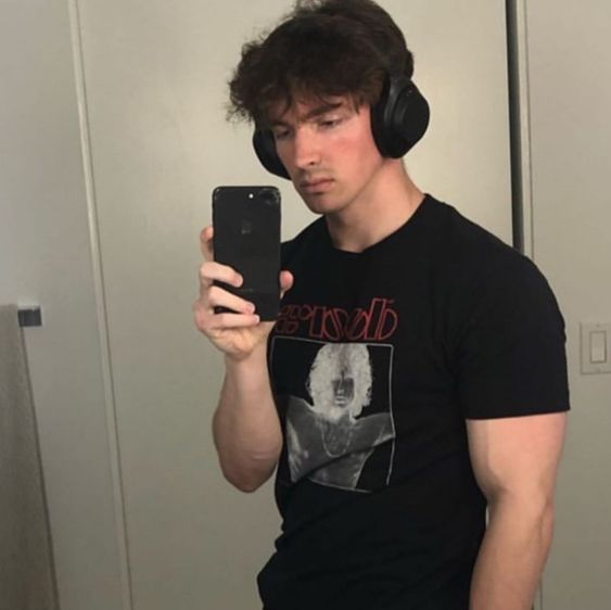 cowgirlgeese's tweet photo. Problematic things Albert/Flamingo has done: an important thread 🧵 https://t.co/PEwJaqQodN