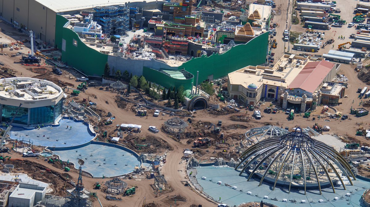 Aerial photo of Atlantic restaurant, Super Nintendo World, and Celestial Carousel in Epic Universe.

Curved lines of fountains in the water features are aligned across the walkway.