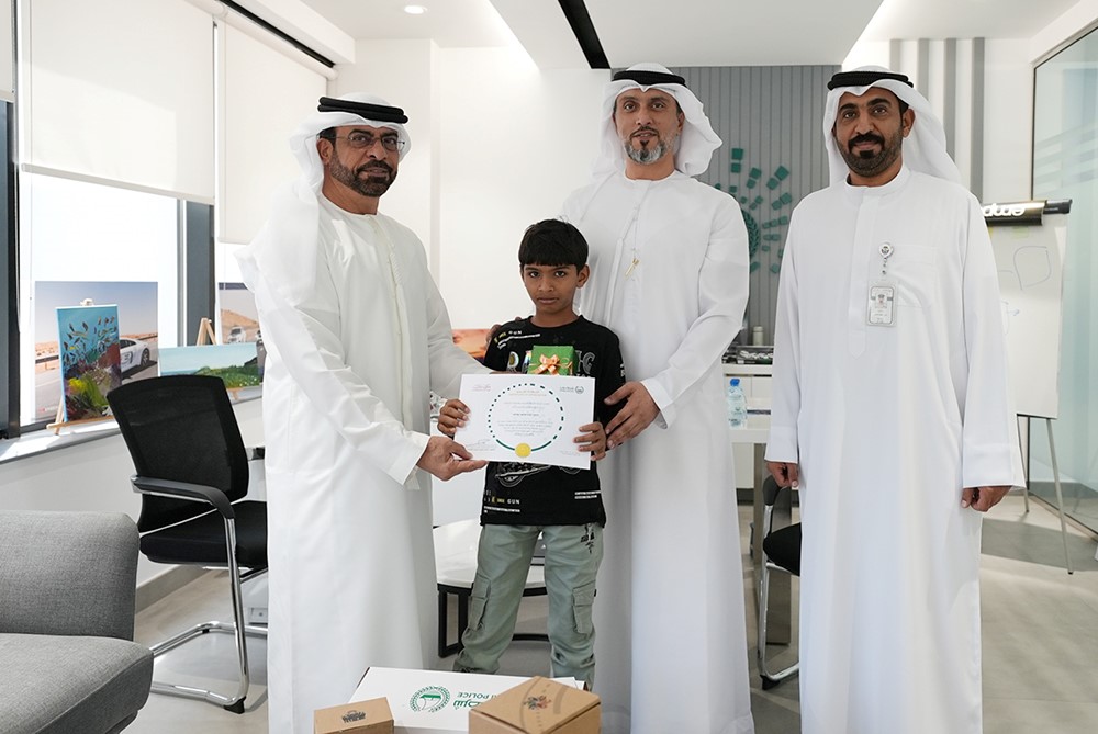 #News | Dubai Police Honours Child for Honesty After Returning Tourist's Lost Watch

Details:
dubaipolice.gov.ae/wps/portal/hom…

#YourSecurityOurHappiness
#SmartSecureTogether
