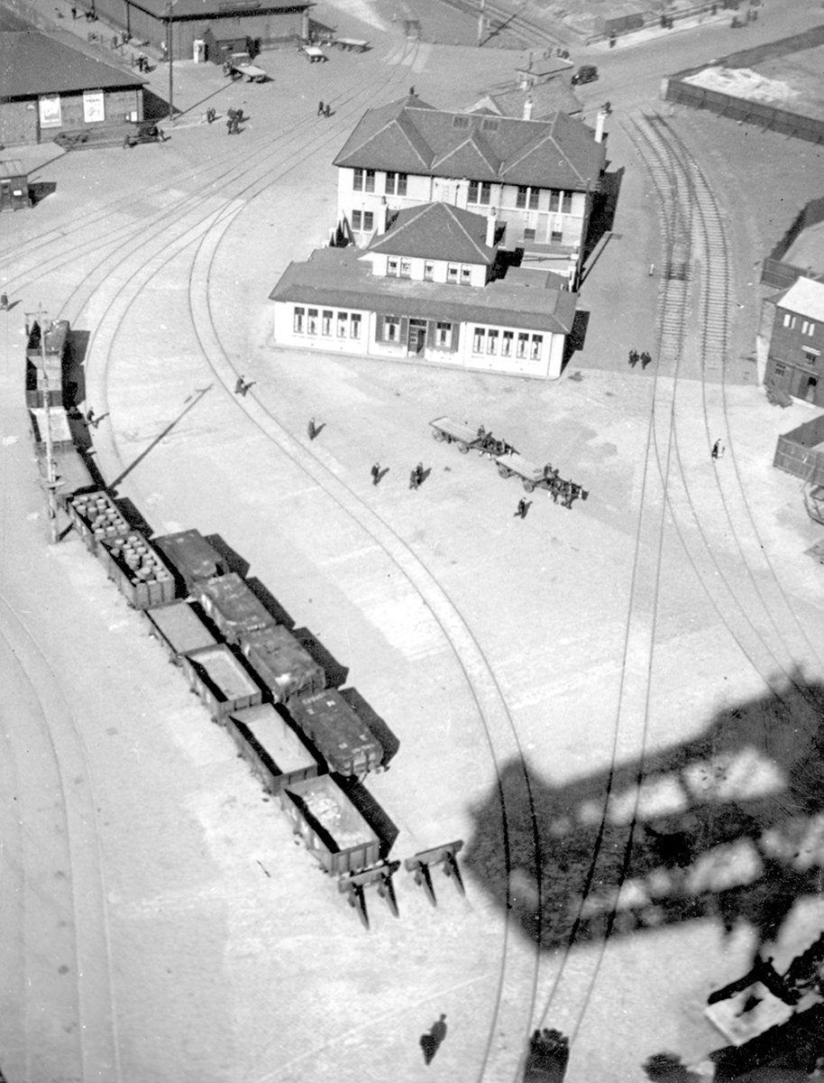 Finnieston, aerial view of Seamen's Restaurant taken from the top of the crane. N.d. Archives Ref: T-CN19/497