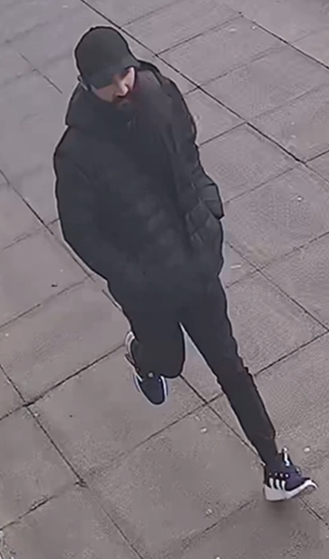 We have released images of a man we wish to trace after a significant amount of money was stolen from a children’s charity. The burglary took place at Barnardo’s charity shop in Retford on Wednesday 1 May. It was reported to us at 5pm on the same day. orlo.uk/mgoY6