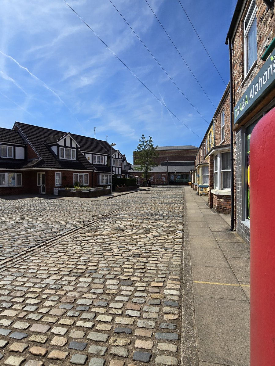 Glorious day on the cobbles yesterday. #Corrie