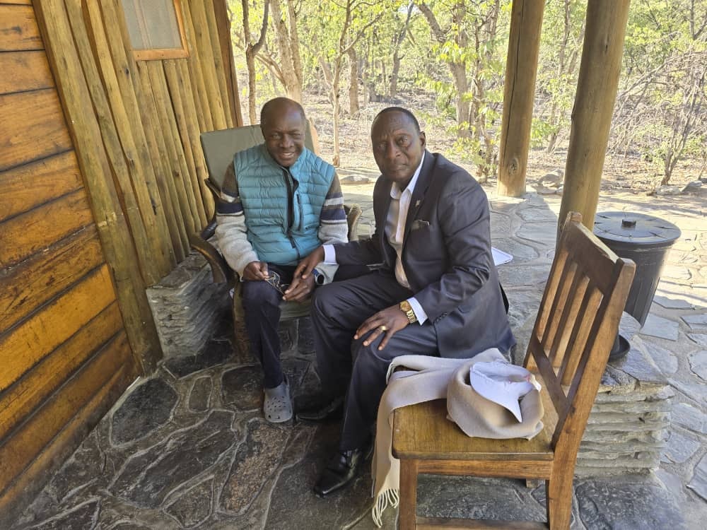 SSAABASAJJA KABAKA 
            Nga awayaamu ne mugandawe Omulangira Ambassador Ndawula eyagenze okumulabako e Namibia ku luwumula lwaliko olwamusabirwa abasawo okulaba nga ajjanjabwa bulungi .

#KabakaWange
#BugandaNsiYaffe