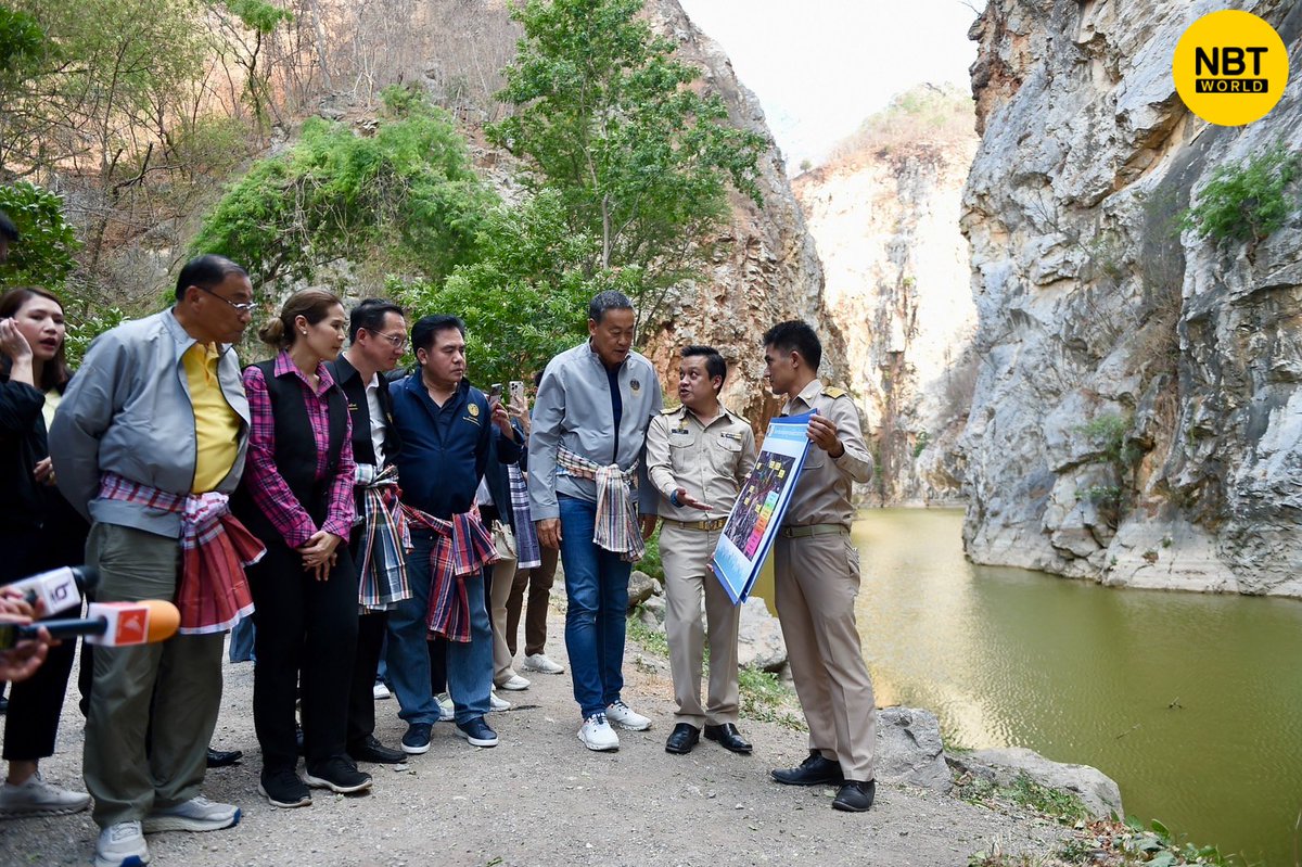 PM led a visit to Ratchaburi province, engaging in meaningful discussions focused on enhancing tourism and agriculture to increase local incomes. 

See more: Facebook.com/nbtworld
 
#RatchaburiVisit #AgriculturalBoost #TourismDevelopment #EconomicGrowth #CulturalEnhancement