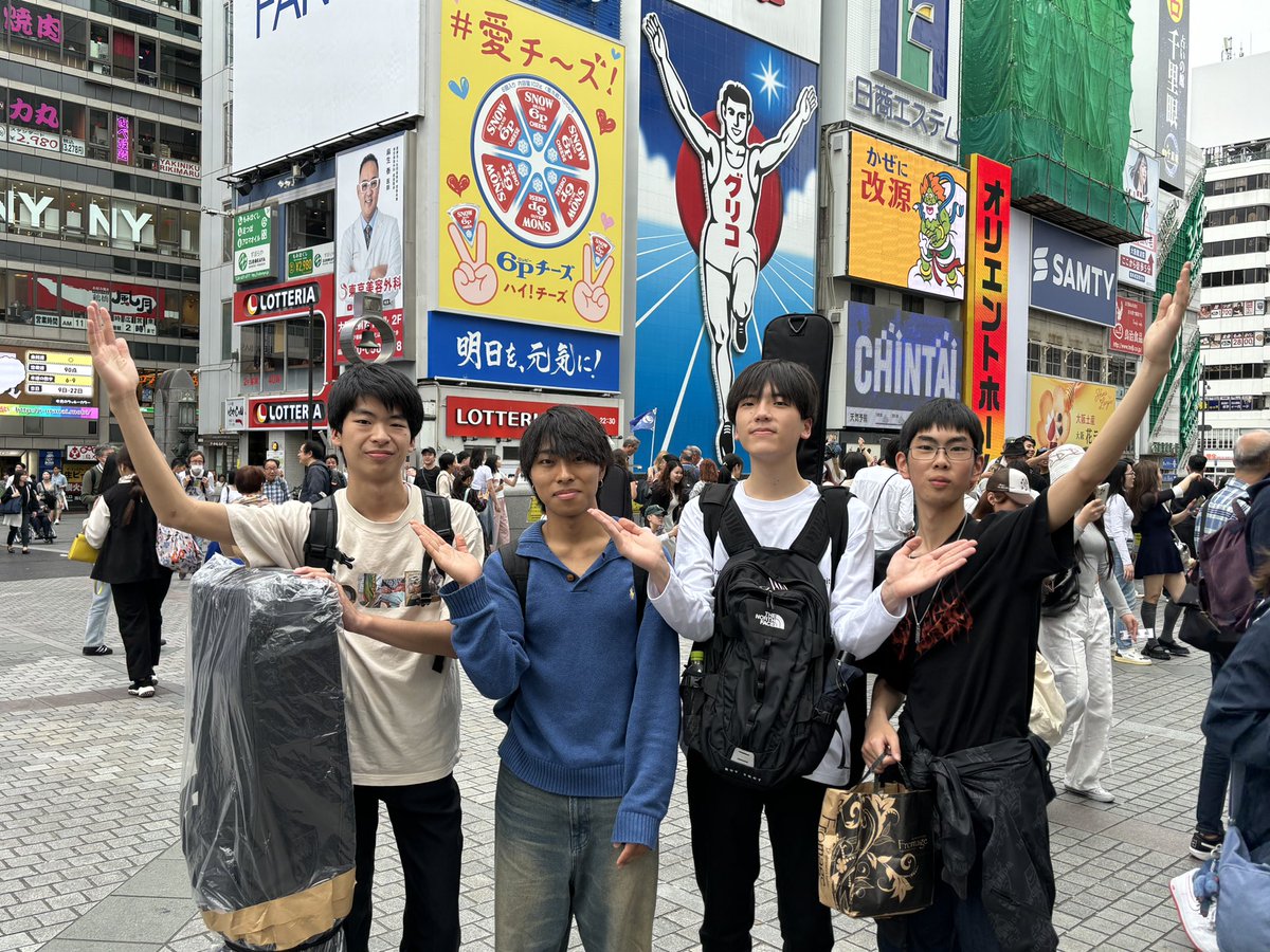 flanttedV's tweet photo. flantted大阪遠征！
また人前でライブをするのは先になりそうですが、動いてはおります！
次またライブをする時に更に素晴らしいものに出来るよう一同、精進して参りますのでどうぞ今後もflanttedをよろしくお願いいたします‼️
 #flantted  #道頓堀 #グリコ https://t.co/DwrnTAmKhK