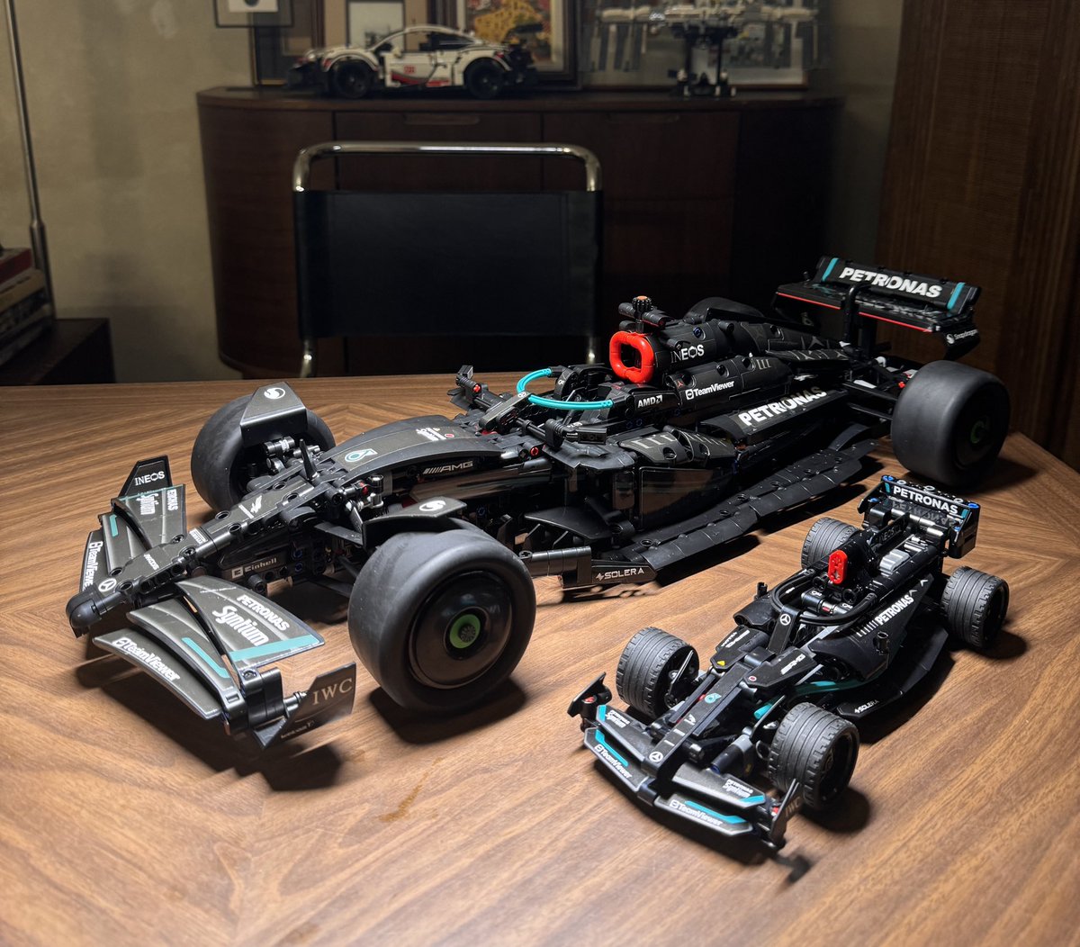mhidayatullah__'s tweet photo. Okay dh siap dh F1 Mercedes ni. Agak puas hati walaupun bukan original Lego. Kali ni nk siap dlm 8 jam. Aku beli dkat Aliexpress dlm RM145 je. Jimat duit dan semua brg lengkap. Harap lepas ni ada version RB dgn Ferrari pulak. https://t.co/N8M6D2twJI