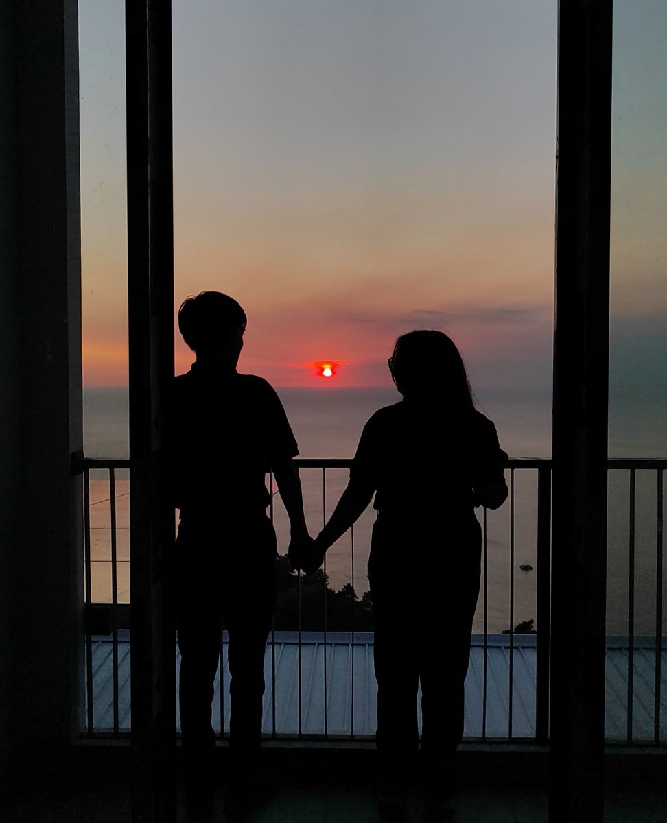Their love painting the sky with hues of passion as they embraced the serenity of the moment from their balcony room, a sanctuary where time paused just for them🥰🌅

- Laska Hotel & Resort Ciletuh -

#laskaciletuh
#laskahotelciletuh
#laskahotel
#laskaresort
#ciletuh
