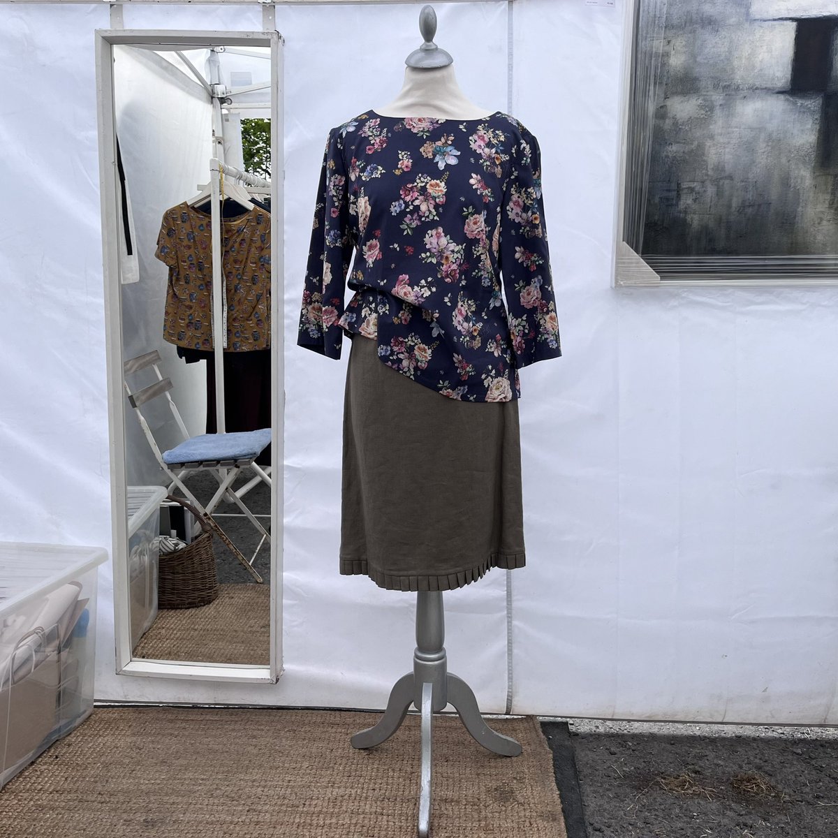 Inky floral Janet blouse this time paired with the khaki Irish linen Aoife skirt.
Schull Country Market 
#womenswear #irishmade 
#slowmade #modernartisan