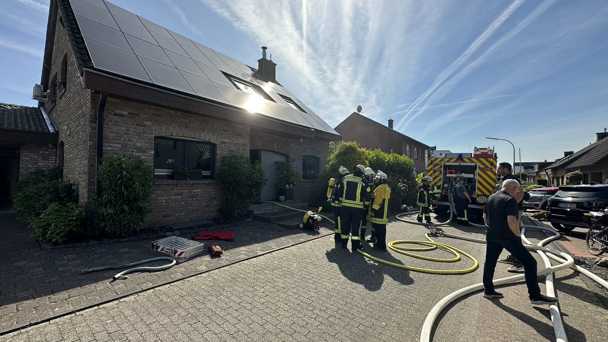 NEWS_KR_HS's tweet image. Wegberg Klinkum: Brand im Keller eines Wohnhauses 

heinsberg-magazin.de/2024/05/12/weg…

#Kellerbrand #wegberg #klinkum #feuerwehr #heinsbergmagazin #polizei #NEF #rettungsdienst