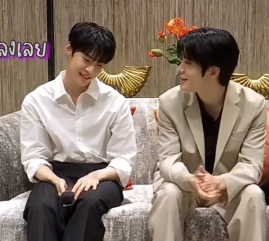 Jaedo oneshot au

"Kiss Me, Please!"

When an innocent boyfriend got so curious about how a kiss tasted, like what his best friend said whenever they meet.

[write in bahasa, length: ±3200 words]
CW // french kiss // semi public making out 🔞 // johnyong sidepair