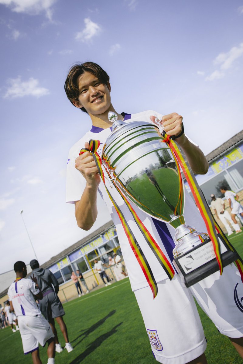 🇯🇵 Keisuke Goto with his first trophy in Belgium. The U19 cup. 💜✨️
