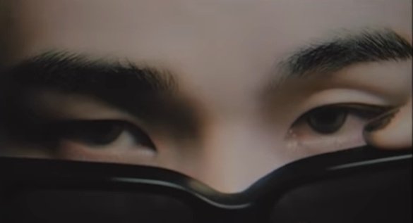 Hyunjin's eyes ...... 🤤
#Hyunjin 
#HYUNJINxVERSACE