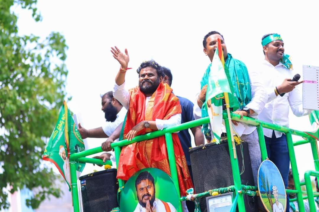 TheYadavShiv's tweet image. चुनाव के अंतिम दिन आज जनसमुद्र ने बता दिया कि पुंगनूर से #पेद्दीचेद्दी_रेड्डी की बिदाई तय है अब पुंगनूर की जनता गुंडे रेड्डी को हटाकर जनसेवक #ramchandrayadav को अपना प्रतिनिधि चुनेगी।
#YSS
#BCYParty
@BCYParty4People