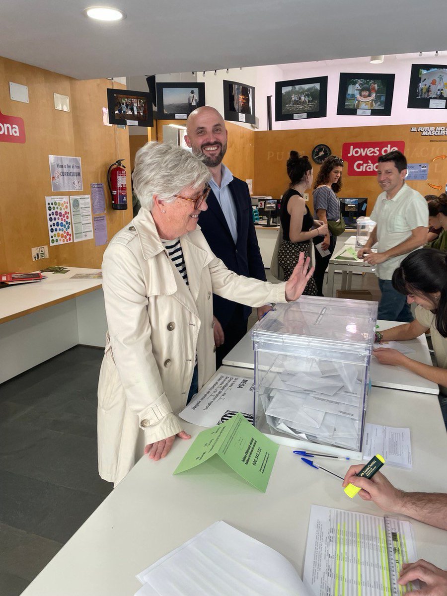 La nostra cap de llista @ClaraPonsati ja ha votat, per primera vegada des de l'1 d'octubre, acompanyada pel número 2, @JordiGraupera. Ha cridat a la participació i ha afirmat: 'Votant Alhora he votat el mateix que aleshores'.