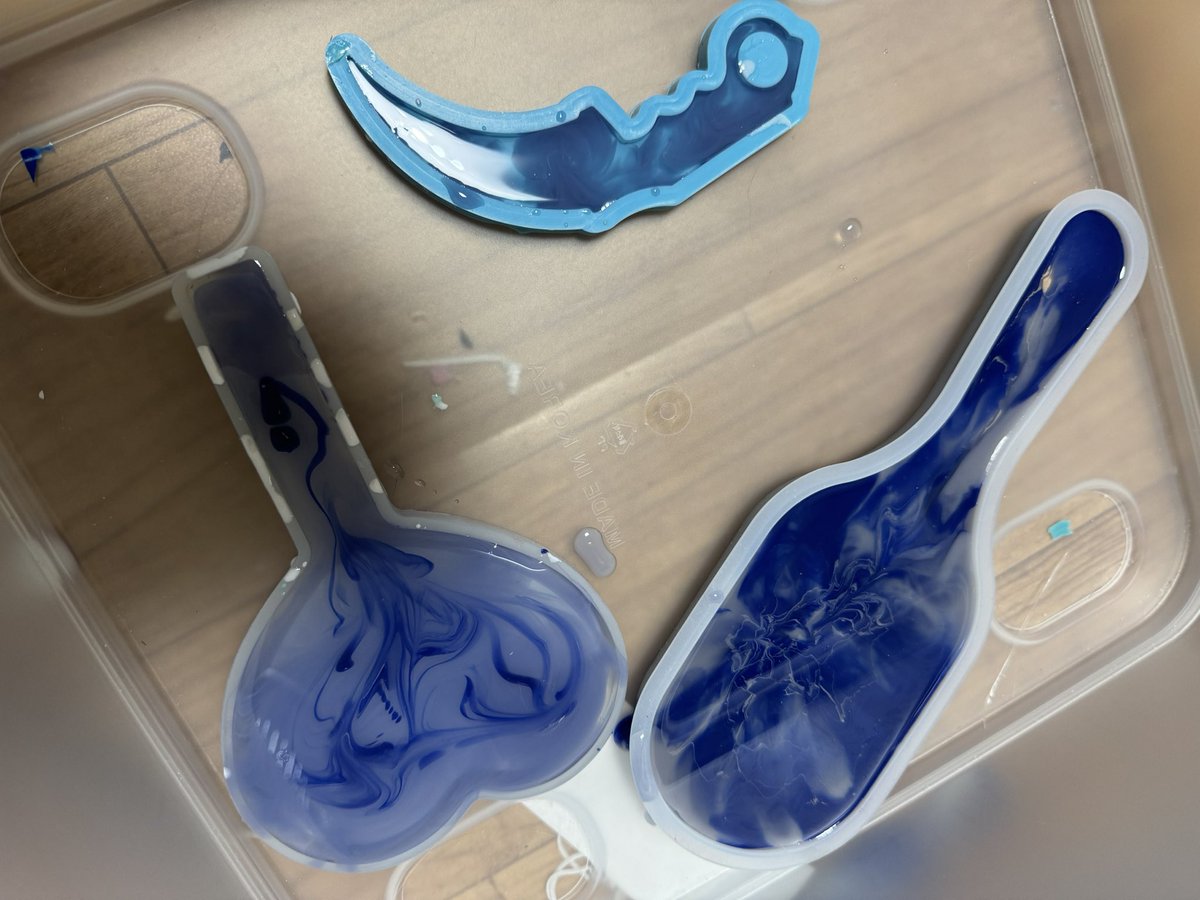 주문 제작건 제작중 🩵🖤