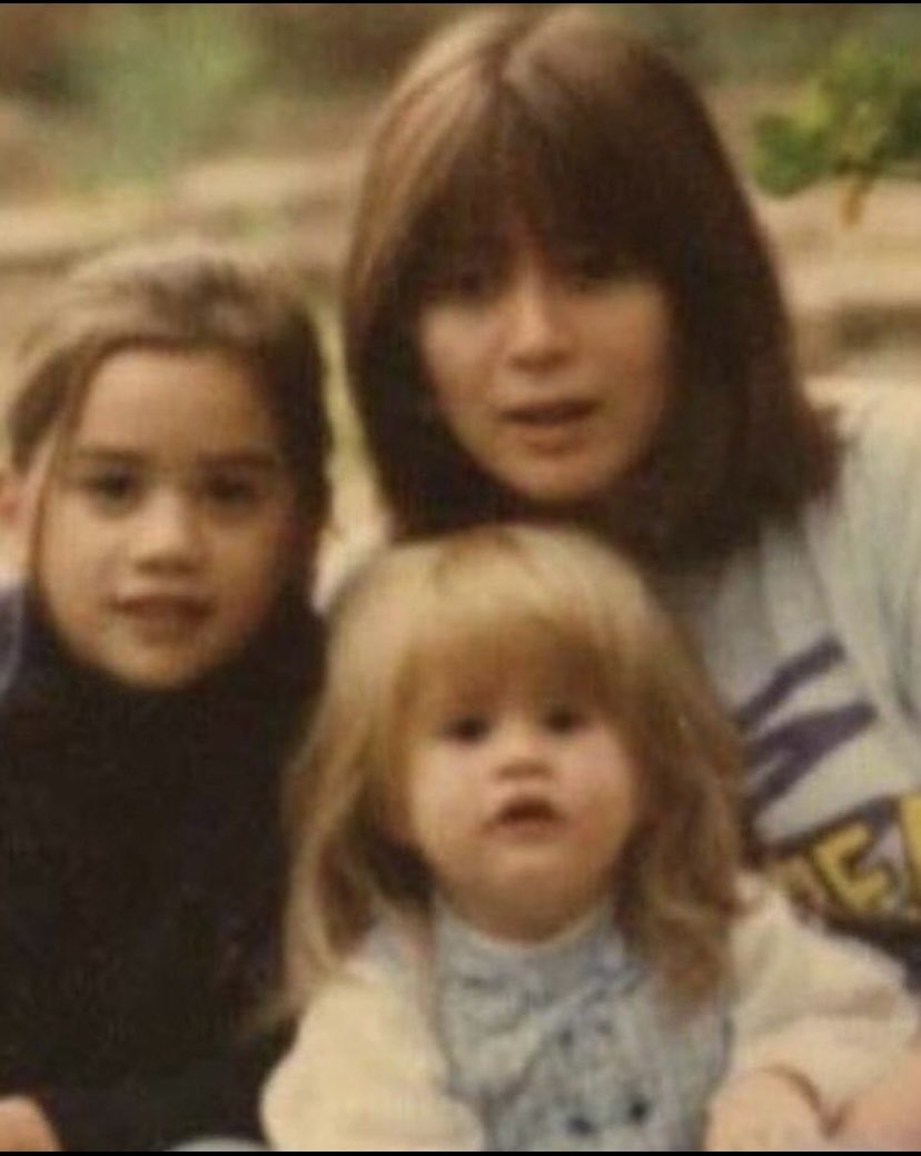 Mis primeros años de mamá..que pena que el tiempo pase volando .. aunque siempre serán mis niñitas !!!