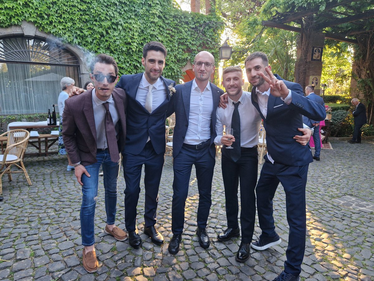 The Italian #crew back together for one day. I've got the best memories from @NoelGroupUvA with these people. And I have to admit that, when we meet, it's always like we have never left each other ❤️ @AlbertoLuridia1 @DMZ_MazDa @AntonioPulcine1 @SBonciolini #weddingday