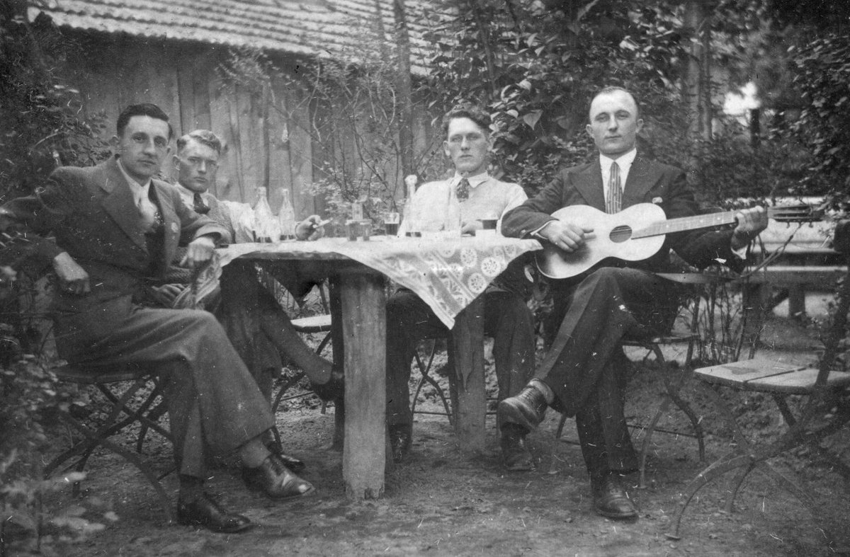 Drinks with Guitar, 1940s