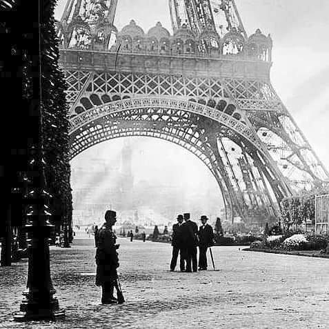 Anonyme. La Tour Eiffel, le Champ de Mars et le Trocadéro. Années 1910. France