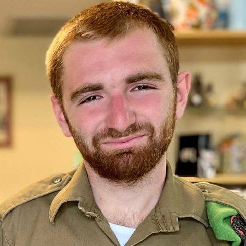 Le criminel de guerre, le sergent-chef Ariel Tsym, 20 ans, originaire de Modi'in, combattant du 931ᵉ bataillon de la brigade Nahal, a été éliminé par la résistance palestinienne dans des combats dans le nord de la bande de Gaza. #Palestine #Gaza #Israel