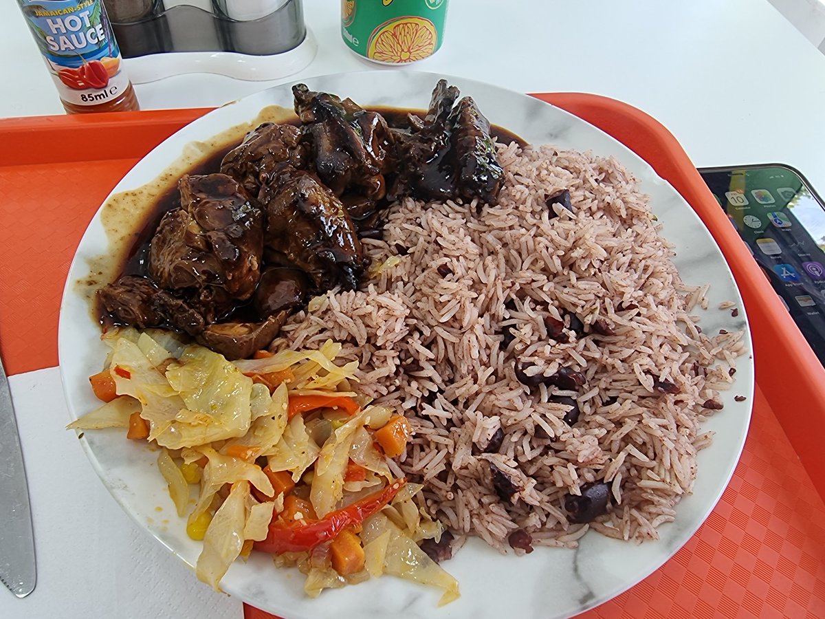 Latest post, up on the blog, takes a look at the Caribbean food on offer at SR Restaurant and Catering in Cardiff solicitingflavours.com/2024/05/12/not…