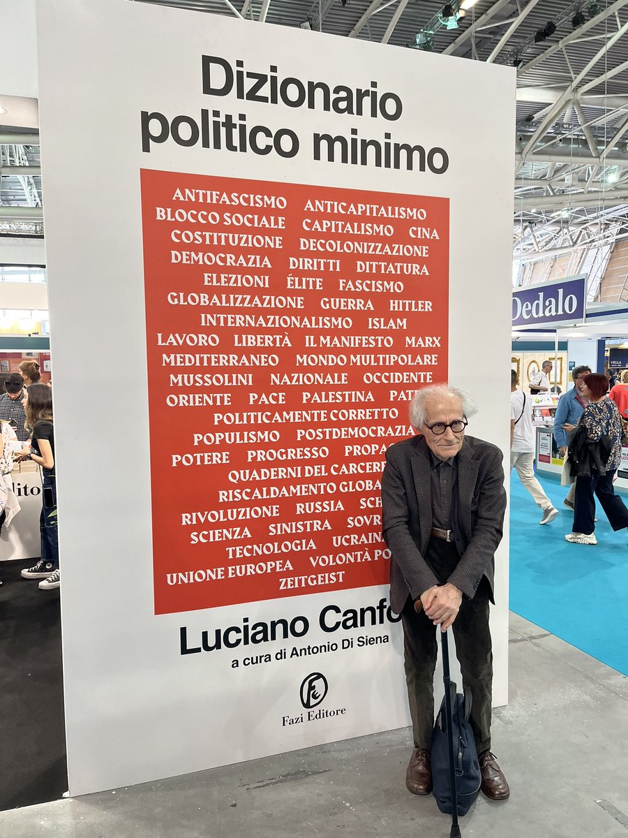 Luciano Canfora al nostro stand al @SalonedelLibro ❤️