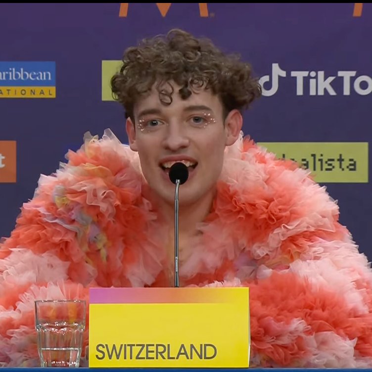 Wen ruft Nemo zuerst an? Nemos Antwort an der Medienkonferenz: Bundesrat Beat Jans! Denn in der Schweiz können nicht binäre Menschen ihre Geschlechtsidentität nicht amtlich eintragen lassen. 

youtube.com/live/kUOMvDnW-…

#Eurovision2024 #ESC24