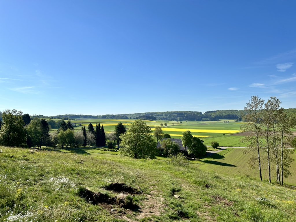 Ich suche eine Ort, an dem ich Empfang habe. Wenn ihr dieses Bild seht, habe ich ihn wohl gefunden.

Deutschland.