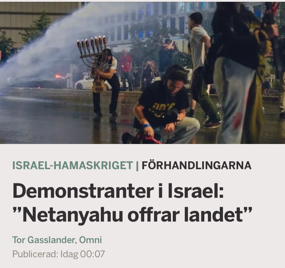 Tiotusentals israeler demonstrerar mot regeringen. ”Netanyahu offrar landet och skickar våra familjer i döden för politiska skäl”, skriver en anhörigorganisation. Att kritisera israeliska regimen är inte antisemitism omni.se/a/25Gvrv