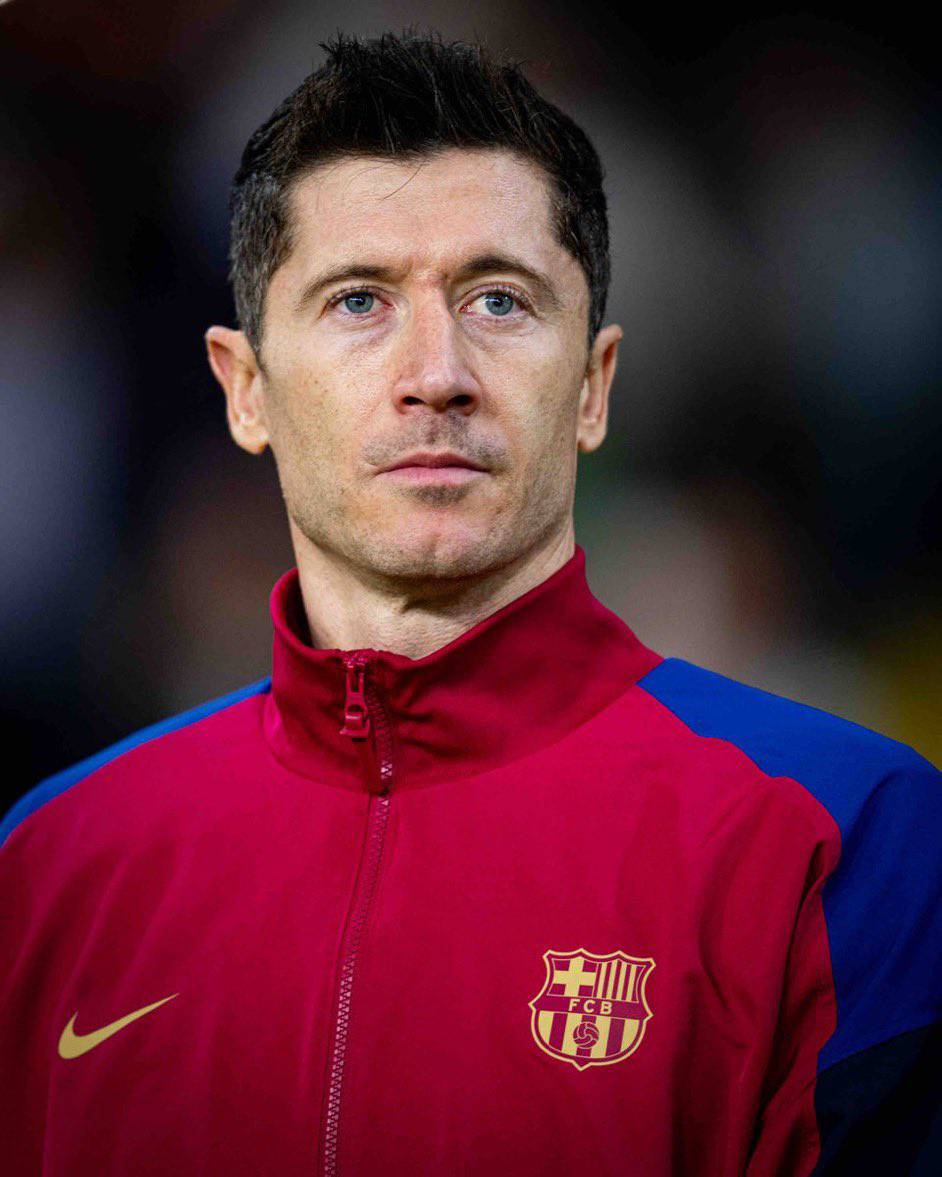 🚨🎖| Lewandowski wants to STAY at Barça and fulfill his contract. He is very comfortable both at the club and in the city. His contract will be automatically renewed for 1 more season if he plays a minimum of 45 mins in 55% of total games next season. [@ferrancorreas] #fcblive