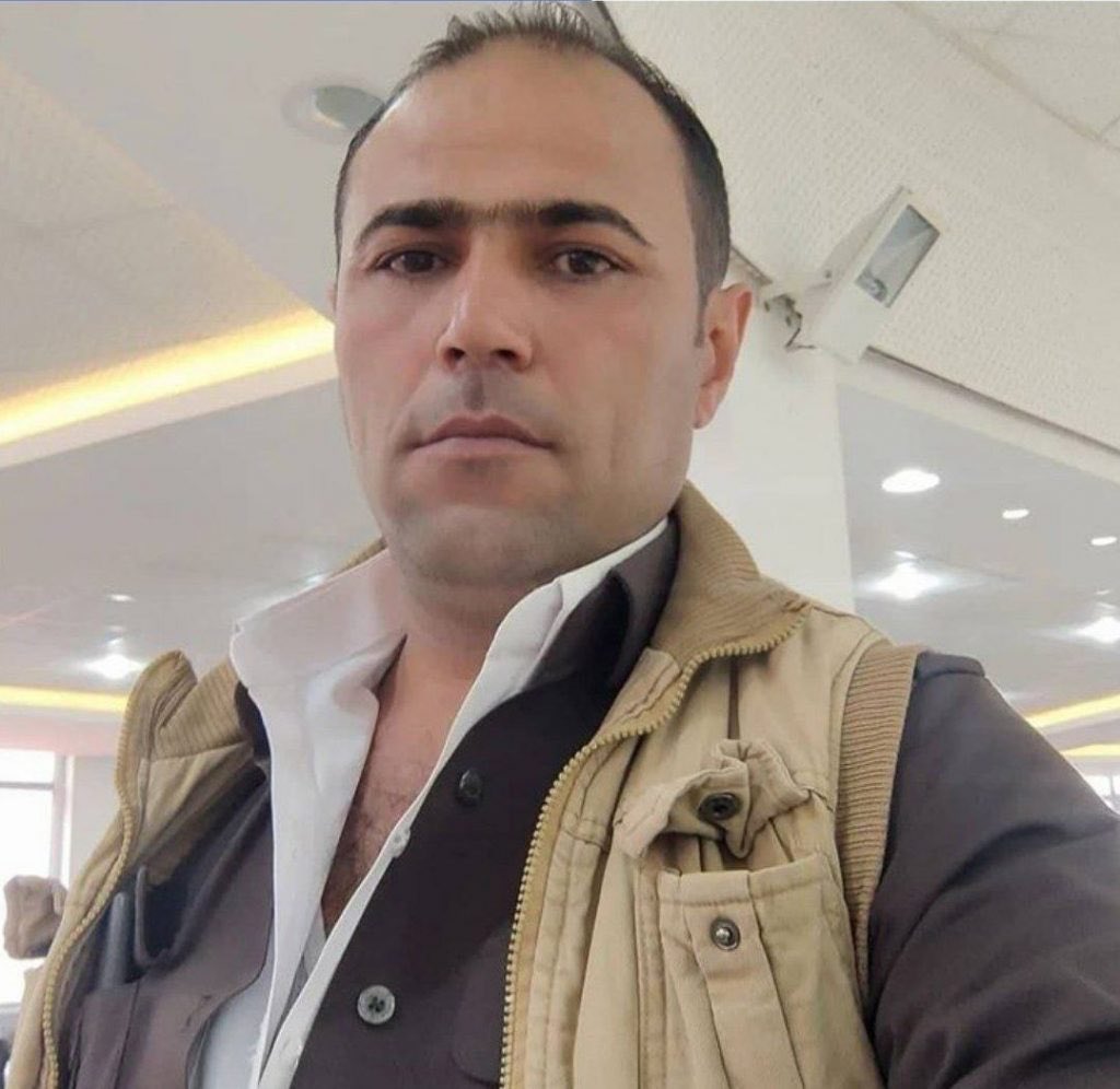 #Iran #Kurdistan 
❗️Summons and Detention of a Citizen by the Intelligence Office

According to Kolbarnews, on Saturday, May 11, 2024, a citizen was #detained after being summoned to the #intelligence_office of #Oshnavieh county. 

His identity, #Luqman_Hajikhoosh, a 40-year-old…