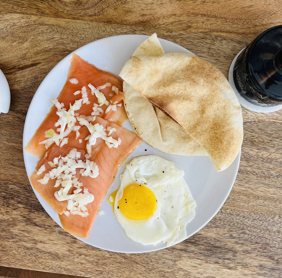 Happy #Sunday! Smoked Salmon, finely chopped onions, truffle mayo, egg sunny side up served with Arabic bread. #weekend #MotherDay #foodie