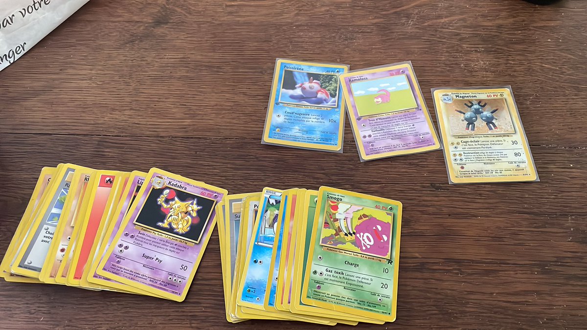 Raadium_'s tweet image. Gm Raadfam 👋
Ça valait le coup de se lever tot ce matin pour la #brocante 😌
Set de base #pokemon 🔥