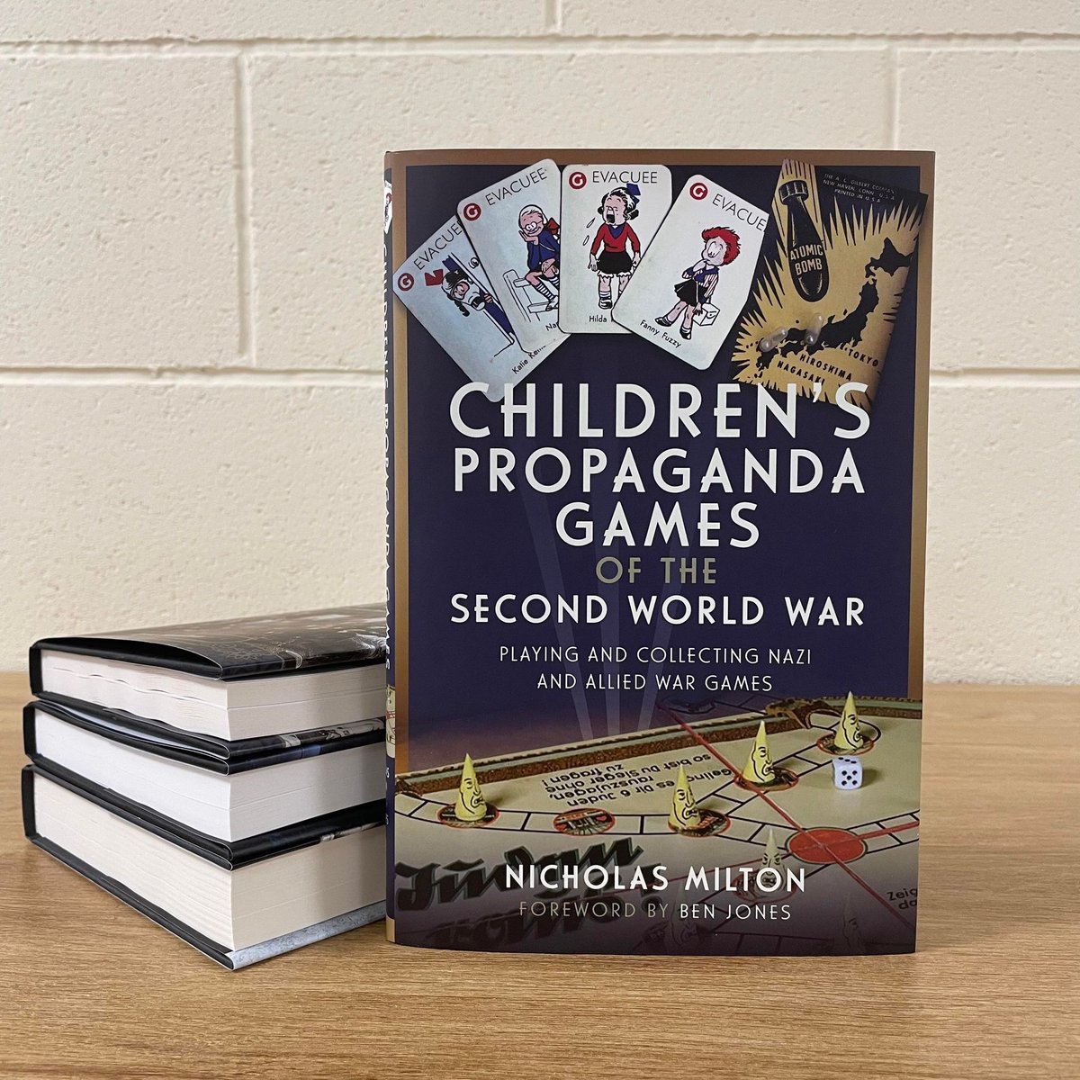 #NewBook 📖 - Children’s Propaganda Games of the Second World War This book features a large selection of different games produced by the British, Germans and Americans and tells the stories behind their wartime propaganda 🃏🎲 🛒 buff.ly/3ws4VTG