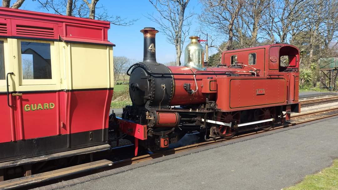 No.4 𝘓𝘰𝘤𝘩 of 1874 in the spring sunshine with the railway's popular dining train awaiting departure; trains are running today and our gift shop is open #iomrailway #heritage #steam #nostalgia #greatphoto #Castletown #placetobe #IsleofMan #locomotive #BeyerPeacock #IMR150