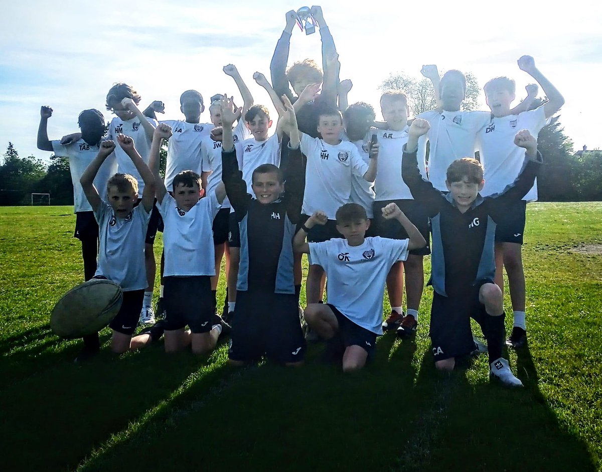 Congratulations to the Y7 boys for winning the Borough Tag Rugby tournament! In a hard fought competition & with the top teams drawing the final playoff game, the boys won the trophy by virtue of scoring the most tries throughout the afternoon. POTM: Archie B 🏉