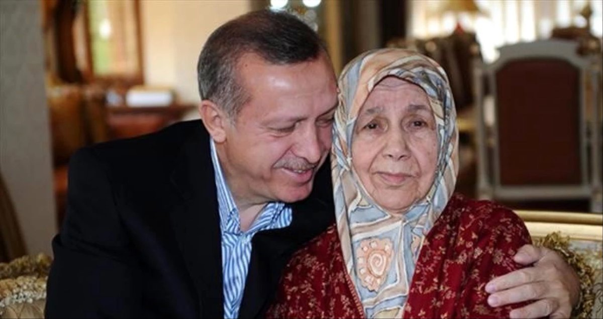 Cumhurbaşkanı Erdoğan: 'Tüm annelerin Anneler Günü'nü tebrik ediyor, ahirete irtihal etmiş tüm annelerimizi rahmetle ve minnetle yad ediyorum.'