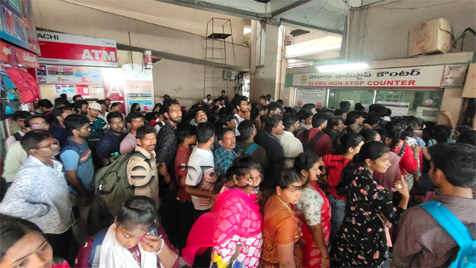 eenadulivenews's tweet photo. Vijayawada : విజయవాడ బస్టాండ్లో ప్రయాణికుల రద్దీ
FULL details click here 👇
https://t.co/TAThT3wcX8
#vijayawada #busstand #TeluguNews #APSTRC #Eenadu https://t.co/ArnhFG34jz