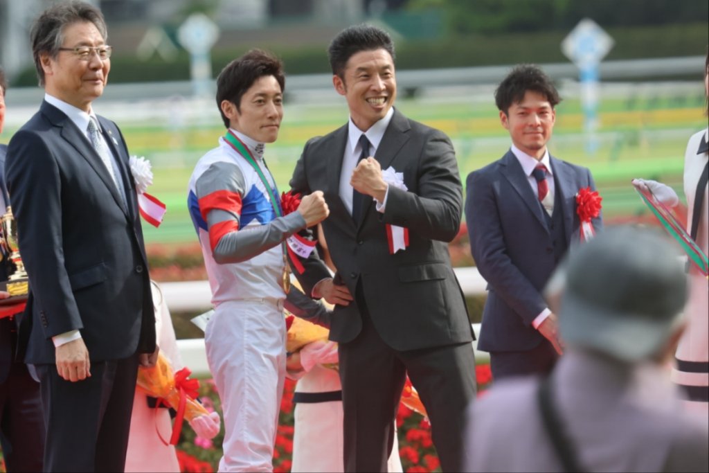 5月12日 東京競馬 第１１レース ヴィクトリアマイル(ＧＩ) 優勝馬 9番 テンハッピーローズ 　　　津村明秀 騎手