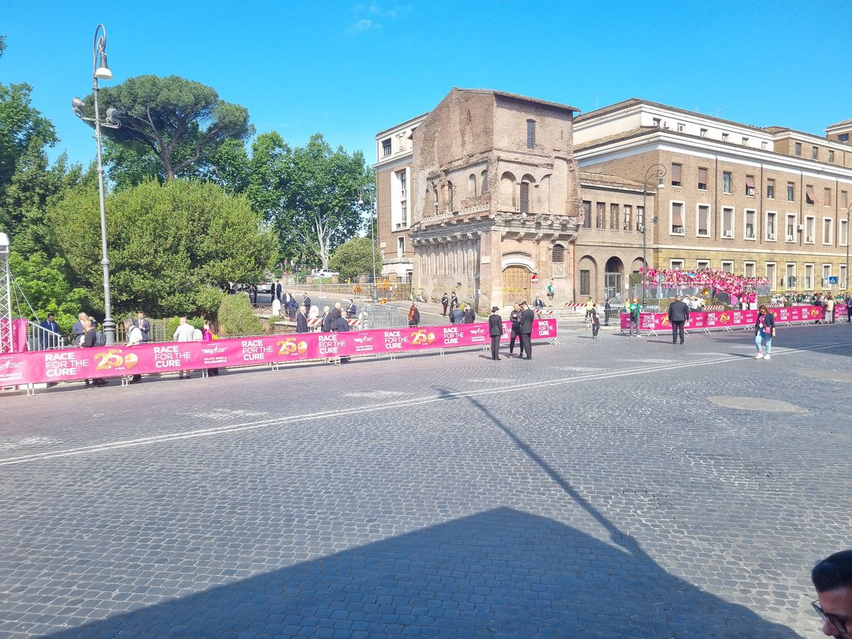 #Raceforthecure in attesa del Presidente Mattarella e del via alla corsa per la ricerca contro i tumori al seno