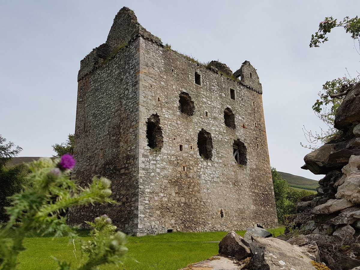 Come for the Roman history, stay for the castles! 

There are many #castles within a few miles of our museum in Melrose in the Scottish Borders. A few of our favourites are:

Smailholm Tower
Torwoodlee Tower
Queen Mary's House
Newark Castle

#SeeSouthScotland #ScotlandStartsHere